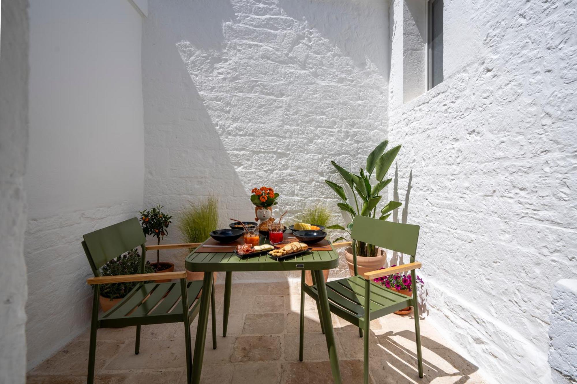Naiira Luxury Trullo - Jacuzzi And Patio Apartment Alberobello Exterior photo