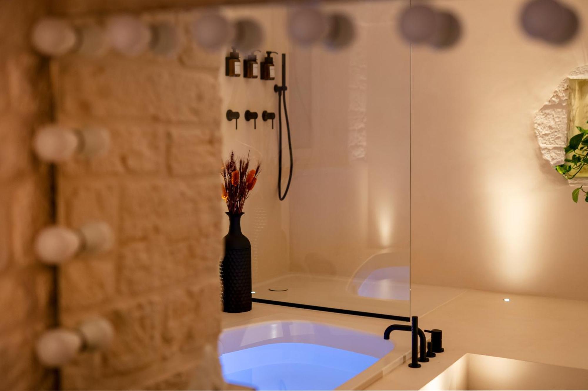 Naiira Luxury Trullo - Jacuzzi And Patio Apartment Alberobello Exterior photo