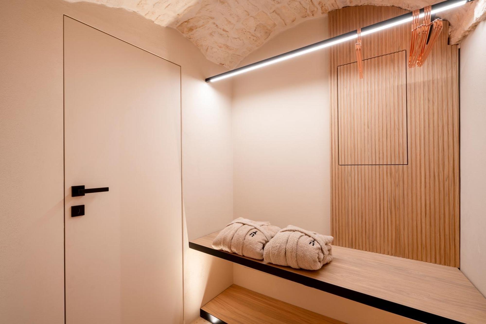 Naiira Luxury Trullo - Jacuzzi And Patio Apartment Alberobello Exterior photo