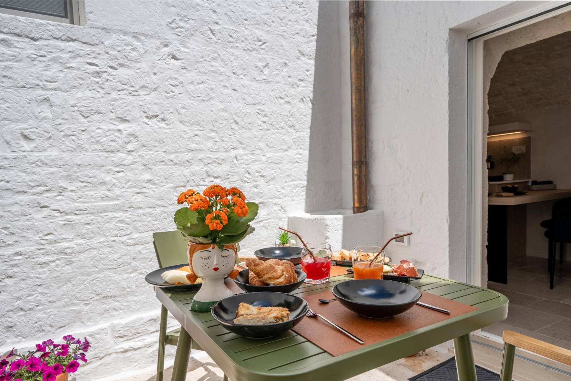 Naiira Luxury Trullo - Jacuzzi And Patio Apartment Alberobello Exterior photo